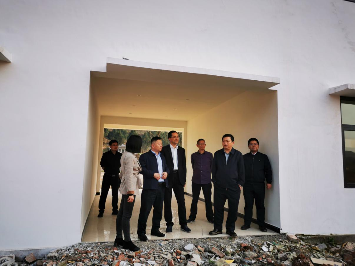 尊龙凯时集团党委副书记、董事陈日到邓家沟村开展帮扶工作