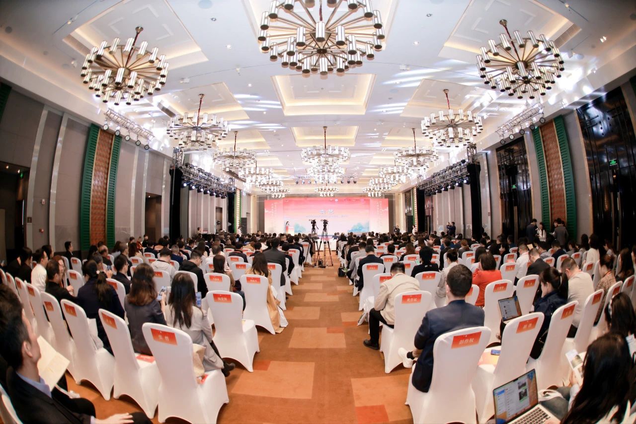 川渝文化旅游企业联盟、四川省文化旅游企业联盟2023年会在蓉开幕 游勇主持活动开幕式