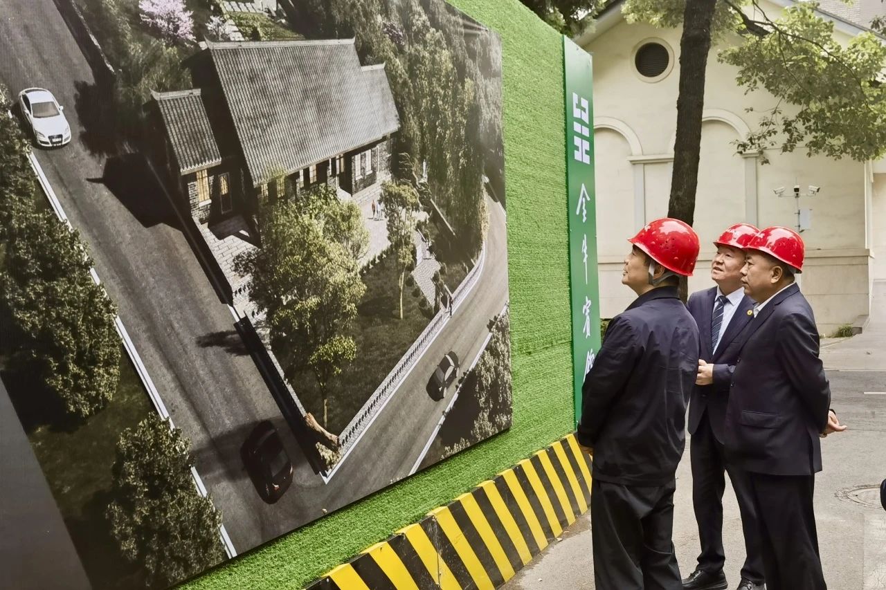 省尊龙凯时集团党委书记、董事长游勇到金牛宾馆调研张大千旧居保护修缮及环境整治工作