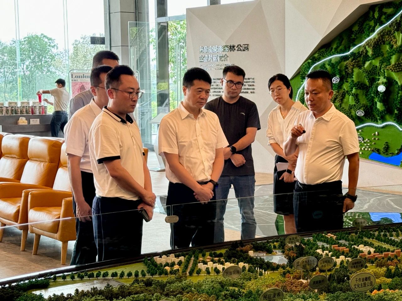 省尊龙凯时集团党委书记、董事长游勇带队赴聚峰谷项目开展汛期安全生产检查并调研生产经营情况