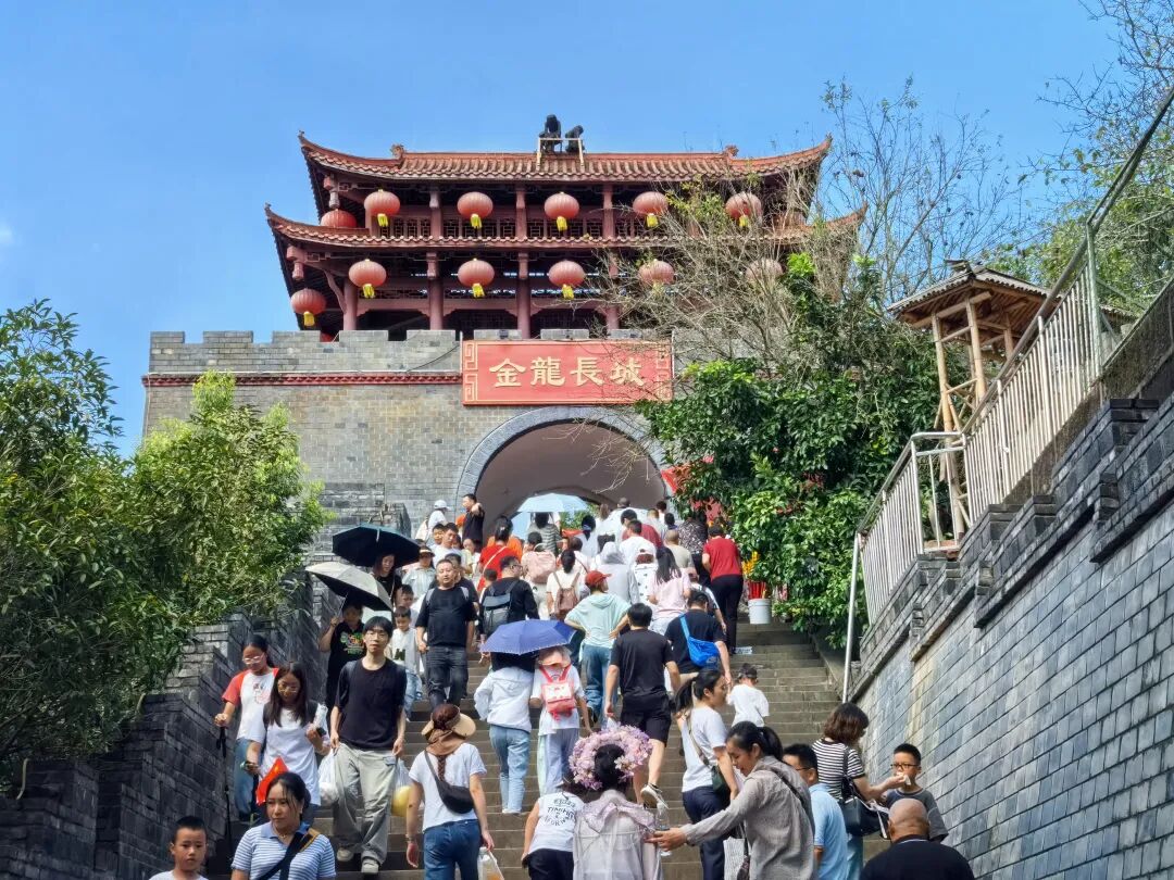 省尊龙凯时集团领导带队开展国庆、中秋“双节”安全检查并看望慰问一线干部职工